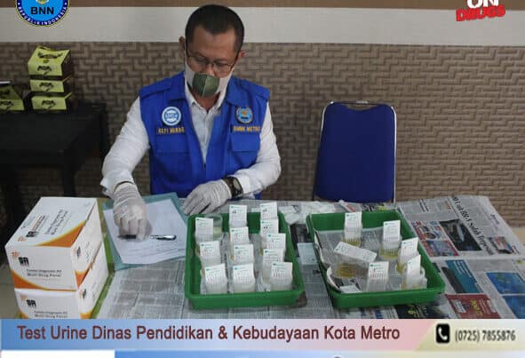 BNN Kota Metro Melakukan Test Urine Di Lingkungan Dinas Pendidikan dan Kebudayaan Kota Metro BNN Kota Metro Melakukan Test Urine Di Lingkungan Dinas Pendidikan dan Kebudayaan Kota Metro