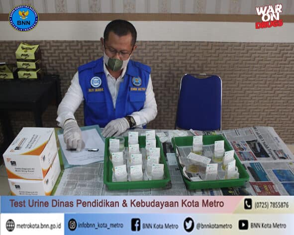BNN Kota Metro Melakukan Test Urine Di Lingkungan Dinas Pendidikan dan Kebudayaan Kota Metro BNN Kota Metro Melakukan Test Urine Di Lingkungan Dinas Pendidikan dan Kebudayaan Kota Metro