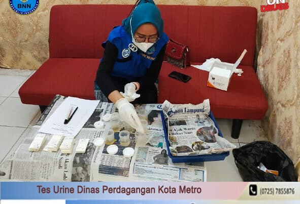 BNN Kota Metro Melakukan Test Urine Di Lingkungan Dinas Perdagangan Kota Metro