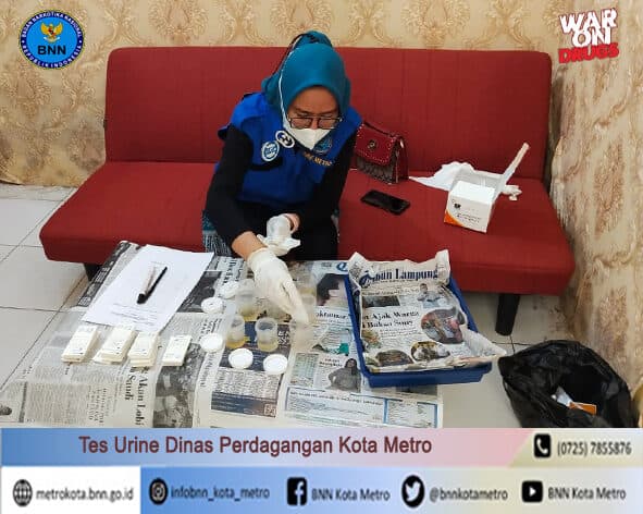 BNN Kota Metro Melakukan Test Urine Di Lingkungan Dinas Perdagangan Kota Metro BNN Kota Metro Melakukan Test Urine Di Lingkungan Dinas Perdagangan Kota Metro