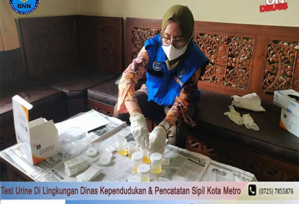 BNN Kota Metro Melakukan Test Urine Di Lingkungan Dinas Kependudukan dan Pencatatan Sipil Kota Metro BNN Kota Metro Melakukan Test Urine Di Lingkungan Dinas Kependudukan dan Pencatatan Sipil Kota Metro