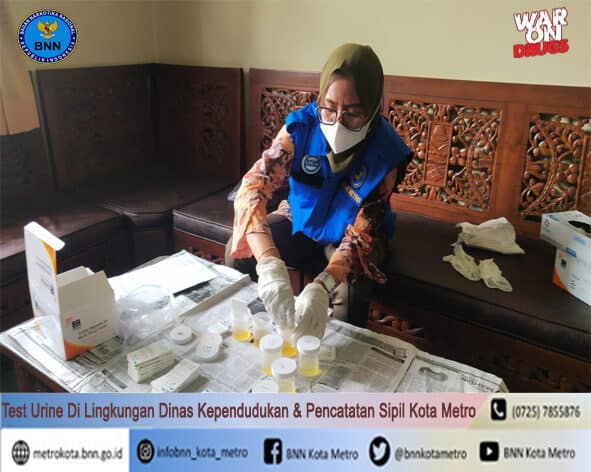 BNN Kota Metro Melakukan Test Urine Di Lingkungan Dinas Kependudukan dan Pencatatan Sipil Kota Metro BNN Kota Metro Melakukan Test Urine Di Lingkungan Dinas Kependudukan dan Pencatatan Sipil Kota Metro