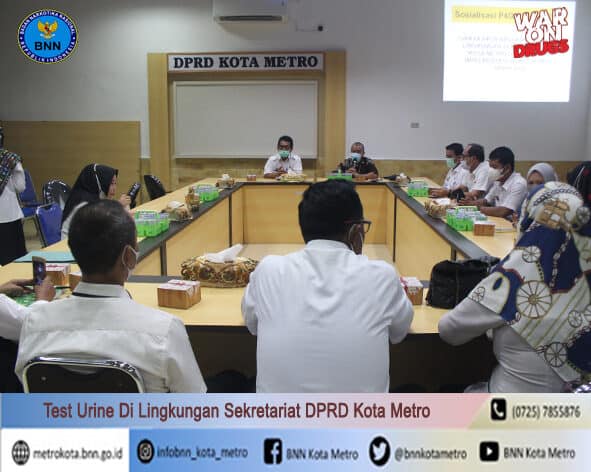 BNN Kota Metro Melakukan Test Urine Di Lingkungan Sekretariat DPRD Kota Metro BNN Kota Metro Melakukan Test Urine Di Lingkungan Sekretariat DPRD Kota Metro