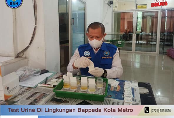 BNN Kota Metro Melakukan Test Urine Di Lingkungan Bappeda Kota Metro
