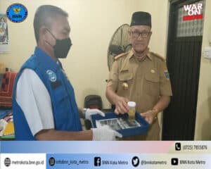 BNN Kota Metro Melakukan Test Urine Di Lingkungan Dinas Lingkungan Hidup Kota Metro
