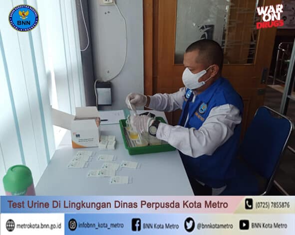 BNN Kota Metro Melakukan Test Urine Di Lingkungan Dinas Perpustakaan dan Kearsipan Daerah Kota Metro Konsep Otomatis