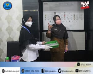 BNN Kota Metro Melakukan Test Urine Di Lingkungan Sekretariat Daerah Kota Metro