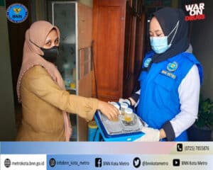 BNN Kota Metro Melakukan Test Urine Di Lingkungan Dinas Kependudukan dan Pencatatan Sipil Kota Metro BNN Kota Metro Melakukan Test Urine Di Lingkungan Dinas Kependudukan dan Pencatatan Sipil Kota Metro
