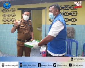 BNN Kota Metro Melakukan Test Urine Di Lingkungan Dinas Kesehatan Kota Metro