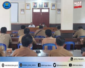 BNN Kota Metro Melakukan Test Urine Di Lingkungan Dinas Kesehatan Kota Metro