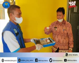 BNN Kota Metro Melakukan Test Urine Di Lingkungan Dinas Perdagangan Kota Metro BNN Kota Metro Melakukan Test Urine Di Lingkungan Dinas Perdagangan Kota Metro