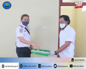 BNN Kota Metro Melakukan Test Urine Di Lingkungan Dinas Perhubungan Kota Metro