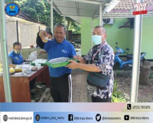 BNN Kota Metro Melakukan Test Urine Di Lingkungan Dinas Ketahanan Pangan, Pertanian, dan Perikanan Kota Metro BNN Kota Metro Melakukan Test Urine Di Lingkungan Dinas Ketahanan Pangan, Pertanian, dan Perikanan Kota Metro