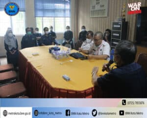 BNN Kota Metro Melakukan Test Urine Di Lingkungan Inspektorat Kota Metro