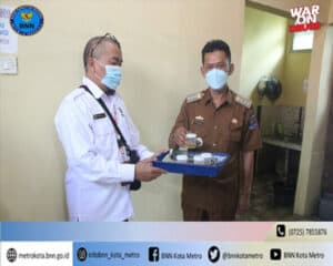 BNN Kota Metro Melakukan Test Urine Di Lingkungan Kecamatan Metro Barat Kota Metro