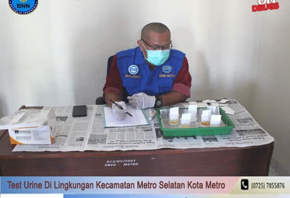 BNN Kota Metro Melakukan Test Urine Di Lingkungan Kecamatan Metro Selatan Kota Metro