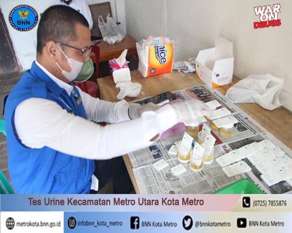 BNN Kota Metro Melakukan Test Urine Di Lingkungan Kecamatan Metro Utara Kota Metro BNN Kota Metro Melakukan Test Urine Di Lingkungan Kecamatan Metro Utara Kota Metro