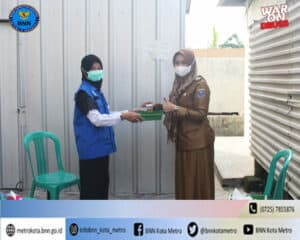 BNN Kota Metro Melakukan Test Urine Di Lingkungan Kecamatan Metro Utara Kota Metro