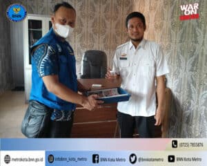 BNN Kota Metro Melakukan Test Urine Di Lingkungan Dinas Kepemudaan, Olahraga, dan Pariwisata Kota Metro