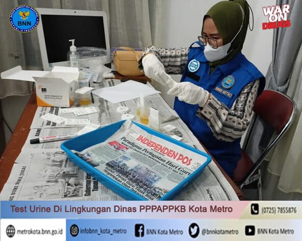 BNN Kota Metro Melakukan Test Urine Di Lingkungan Dinas Pemberdayaan Perempuan, Perlindungan Anak, Pengendalian Penduduk dan Keluarga Berencana Kota Metro BNN Kota Metro Melakukan Test Urine Di Lingkungan Dinas Pemberdayaan Perempuan, Perlindungan Anak, Pengendalian Penduduk dan Keluarga Berencana Kota Metro