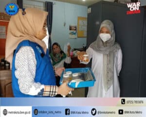 BNN Kota Metro Melakukan Test Urine Di Lingkungan Dinas Pemberdayaan Perempuan, Perlindungan Anak, Pengendalian Penduduk dan Keluarga Berencana Kota Metro