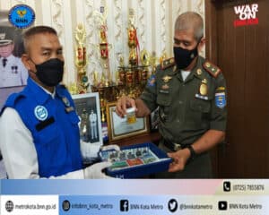 BNN Kota Metro Melakukan Test Urine Di Lingkungan Satpol PP Kota Metro BNN Kota Metro Melakukan Test Urine Di Lingkungan Satpol PP Kota Metro