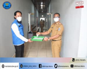 BNN Kota Metro Melakukan Test Urine Di Lingkungan Dinas Pendidikan dan Kebudayaan Kota Metro BNN Kota Metro Melakukan Test Urine Di Lingkungan Dinas Pendidikan dan Kebudayaan Kota Metro