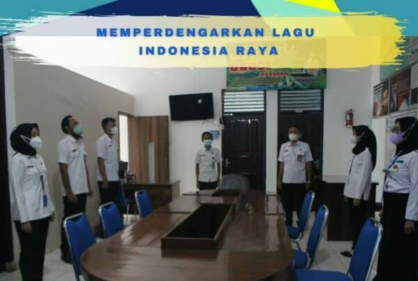 MEMPERDENGARKAN LAGU INDONESIA RAYA